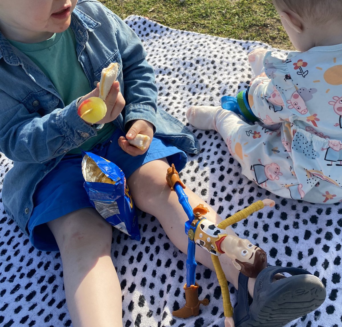 JoWads_'s tweet photo. Lovely, just lovely 👩‍👧‍👦 https://t.co/cH1cMRO8TR