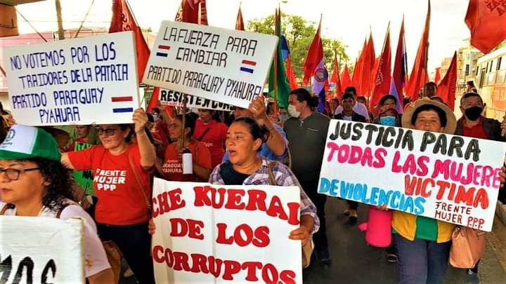 PPyahura's tweet photo. 📢💪 Presencia del #PartidoParaguayPyahura
▶️ #XXVIIIMarchaCampesina, Indigena y Popular
#LuchaProlongada
#ContraTodasLasInjusticias https://t.co/OoEzKnm9B7