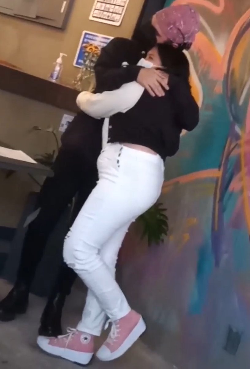 starlightari_'s tweet photo. Los abrazos de Joaquín siempre SIEMPRE te reinician la vida, es una recarga de energía y felicidad ¡muy hermosa! 🥺✨
@JoaquinBondoni  #JoaquinBondoni https://t.co/nnIwohV8cU