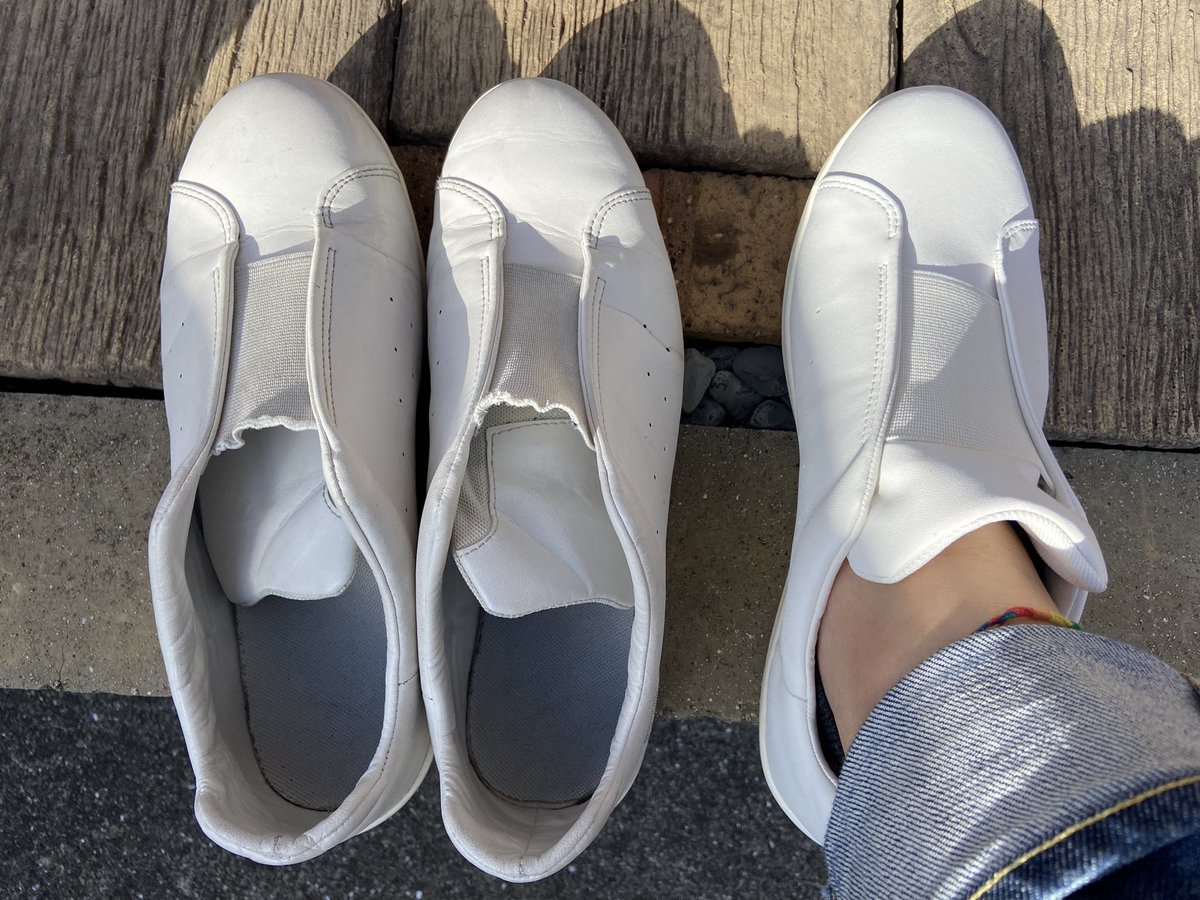 kenchi_1121's tweet photo. 4色展開でほぼ毎日履き回した中で一番の功労者、WHITEくん。今日から二代目。
白さが違うw
#810s #KITCHE https://t.co/YcM66WICoQ
