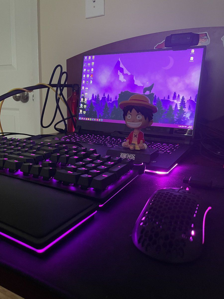 Good for a student ig for now. Ik the wires are messed up but i like it :)
#PurpleDay #purplesetup #GamingSetup