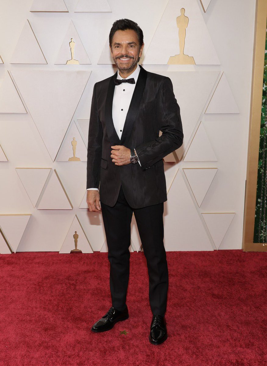 ¡Orgullo mexicano! El gran Eugenio Derbez se encuentra ya en la alfombra roja de los #Oscar 2022. Puede que esta sea su noche y la del equipo que conforma la película CODA 🙌

Mira donde ver las películas nominadas: gq.com.mx/entretenimient…
