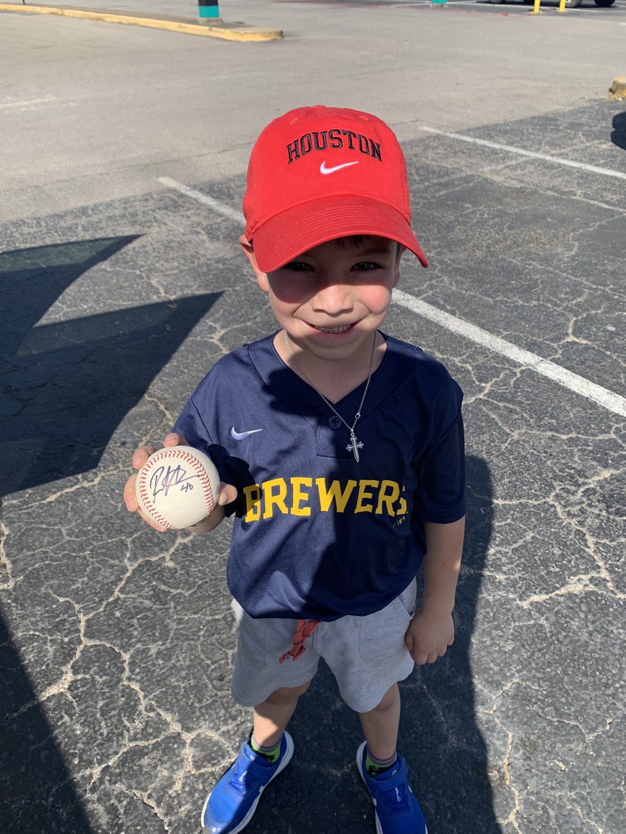 youngj0281's tweet photo. @UHCougarBB @RyanLH555 Fun day at the park, found the home run ball and @RyanLH555 was nice enough to sign it for him. https://t.co/uZf7cxkROB