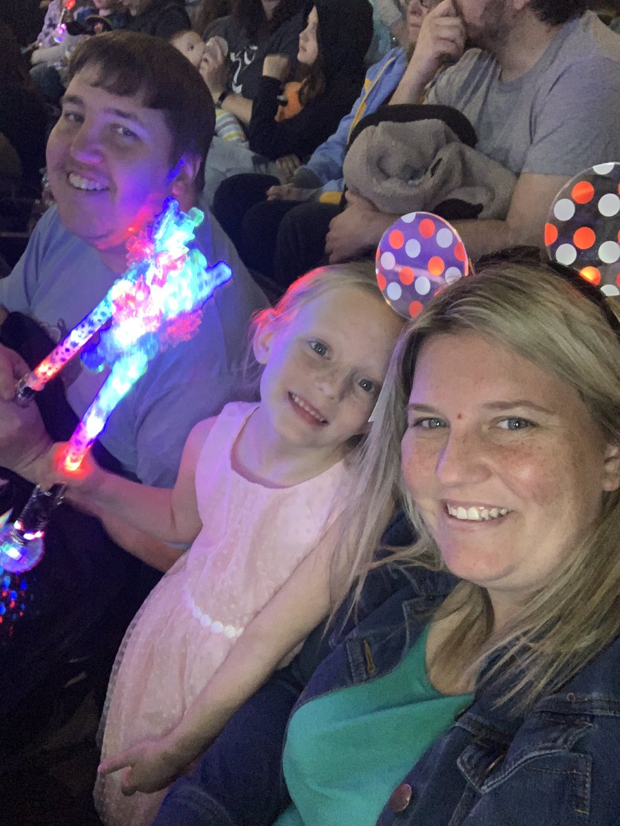 JacquelynVal35's tweet photo. #DisneyOnIce https://t.co/ltSyxTZFTH
