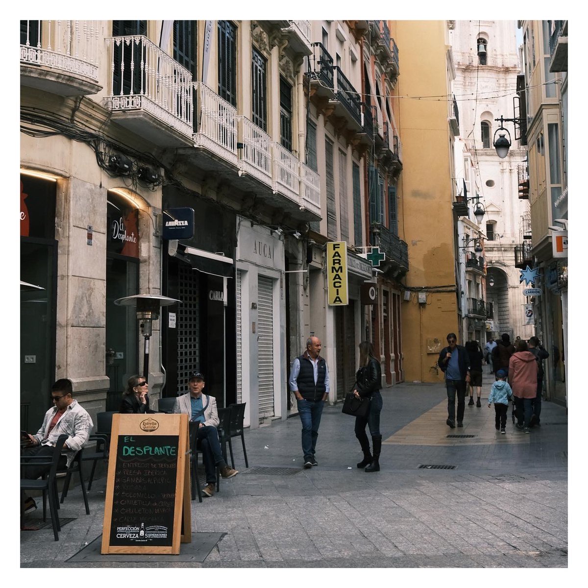 ArqBou's tweet photo. 1/2 Un paseito por #Malaga #streetphotography https://t.co/v8NNrh8a4E
