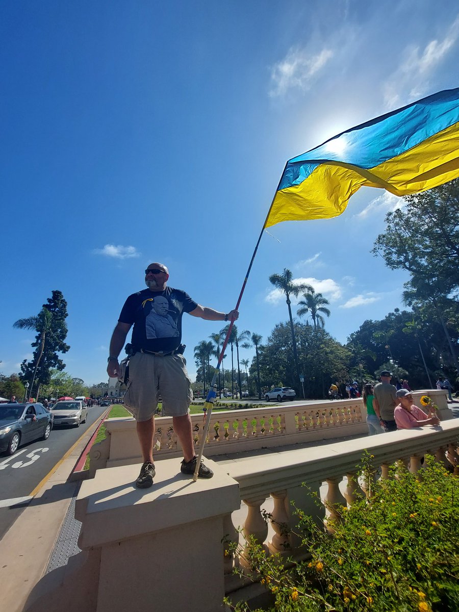 PhantomCasket's tweet photo. I Stand With Ukraine 🇺🇦 https://t.co/Ic0aLHh0Fk