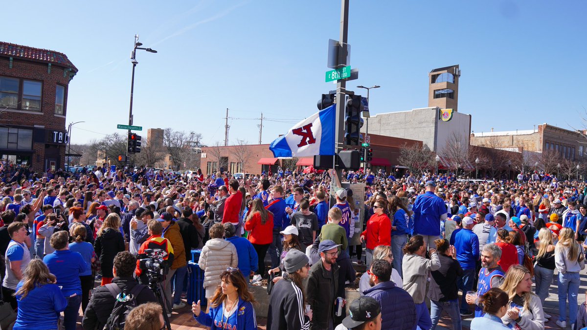 Meanwhile, on Mass. 

Love you Jayhawk fam 😂