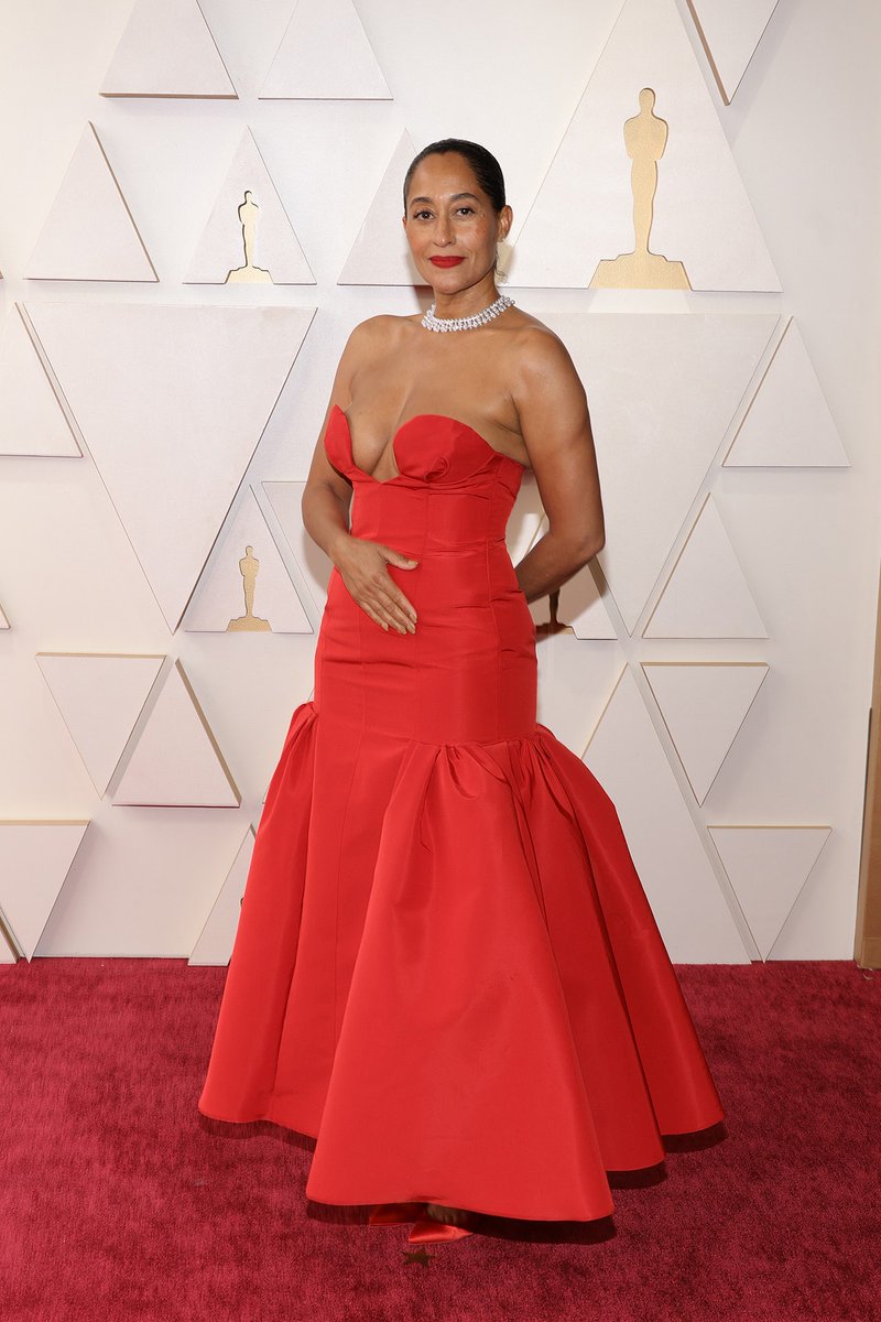 GlamourMagUK's tweet photo. See the best from the #Oscars red carpet so far, as we update throughout the evening 👇
https://t.co/p21oR7V12s https://t.co/0CdLeJH9Lb