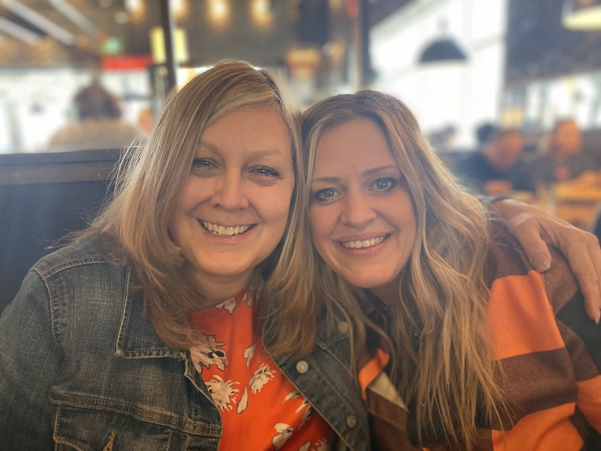 jlsin12's tweet photo. @justinbieber we can’t wait for your concert….it’s a really Happy Birthday to @morelli_jodi https://t.co/XP2dtq73BX