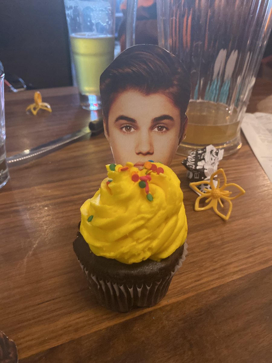 jlsin12's tweet photo. @justinbieber we can’t wait for your concert….it’s a really Happy Birthday to @morelli_jodi https://t.co/XP2dtq73BX