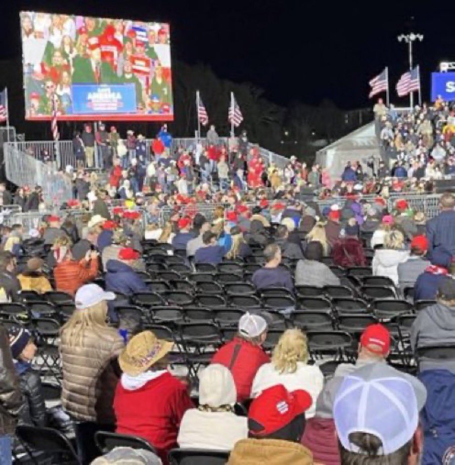 #TrumpRallyGA 😂😂😂 LOSER