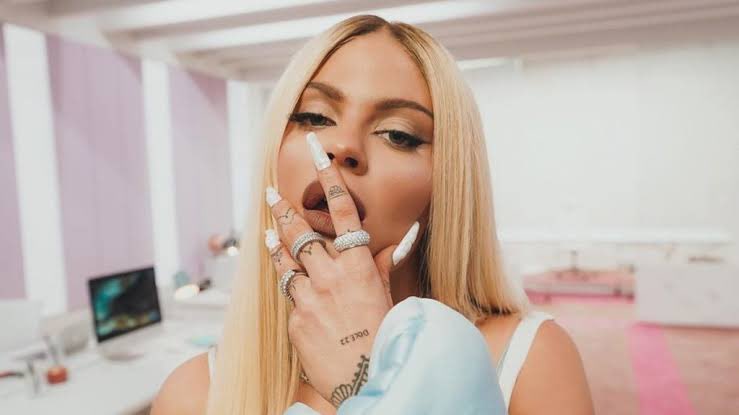 poptime's tweet photo. VAMO GALERA, JOVENS! Após vozes influentes como Anitta, Juliette, Luisa Sonza e Pabllo Vittar se posicionarem, quase 100 MIL jovens emitiram seu titulo de eleitor em apenas 4 dias.

TIREM O TÍTULO DE ELEITOR! 🇧🇷 https://t.co/QL0YmsBK5j