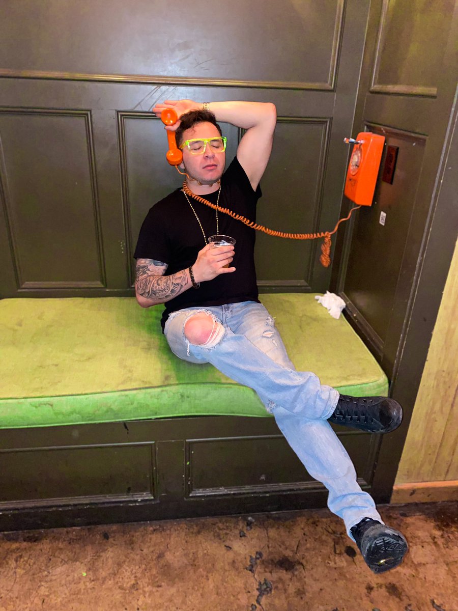 jukestir69's tweet photo. When you find out your moms been listening on the other line https://t.co/uvGJRm6Cuj