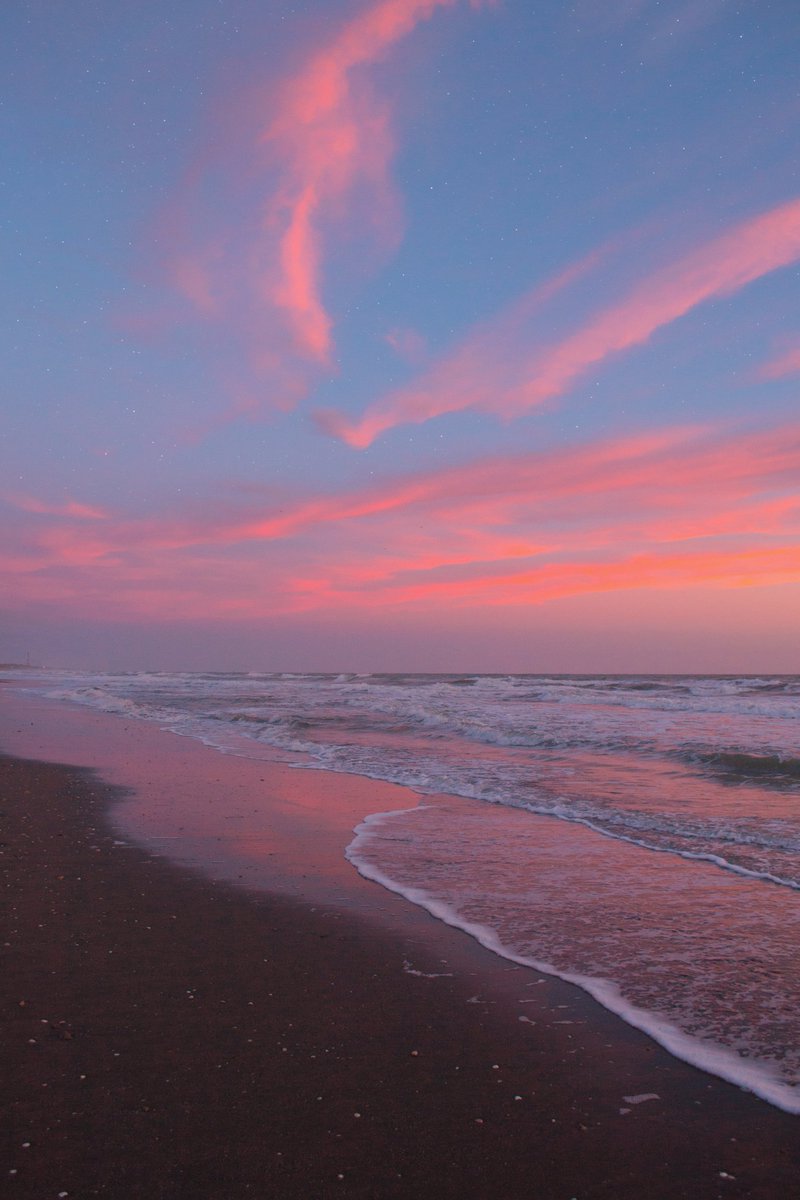 matialonsor's tweet photo. when you think the sunset is over but it has one more gift for you https://t.co/3SMLzaWcQg