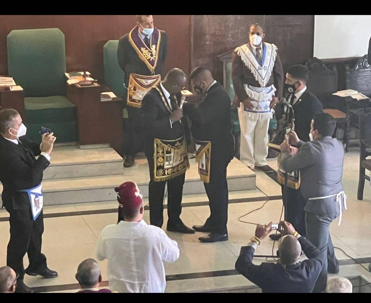 TheSquareMag's tweet photo. The Square Magazine #masonic update RT: @GLE_ECU… #freemason #freemasonry #masons... La @GLE_ECU entrega al nuevo Gran Maestro de Cuba la Medalla Francisco de Miranda. @granlogiacuba . https://t.co/bPLUHNg94J