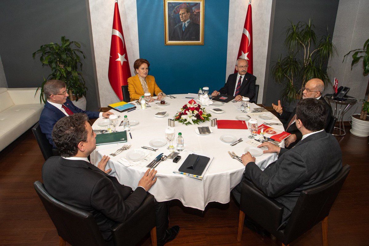 RizvanogluEvrim's tweet photo. Kutuplaşma ve kavga kültürüne HAYIR!
Uzlaşma ve nezaket kültürüne EVET👏🏻 https://t.co/V26ArOeSAM