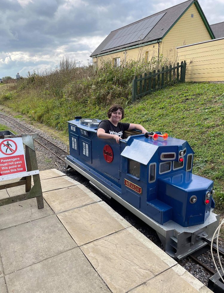 FrankieBoiTV's tweet image. Please actually retweet this

I’m sure a lot of you know, Nevada’s quite special to me 

So seeing a miniature version of this miniature loco would be pretty wicked