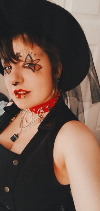 Hello piggies https://t.co/QHqqpCwfSv<a href="/tag/finsubs"class="tags"><span>#finsubs</span></a><a href="/tag/gothicgirls"class="tags"><span>#gothicgirls</span></a>