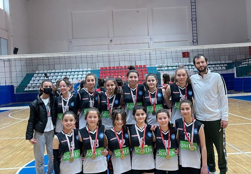 mehmetuyargsim's tweet photo. Samsun Midi Ligi'nde Voleybol Takımımız rakiplerini yenerek İL https://t.co/zZXlAoBQ20 oldu.Türkiye Şampiyonasına katılacak.

Sporcularımızı tebrik eder,antrenörlerimize ve velilerimize teşekkür ederiz.

@kasapoglu @zulkifdagli @ikasapoglu55 @GSB_Samsun @resulozata55 @Baydar5959 https://t.co/sdozvsH8LU