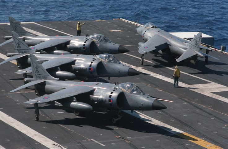 USAS_WW1's tweet photo. #ColdWar #aviation #avgeek #WWIII - The greatest #VSTOL was #UK's Hawker Siddeley Harrier (Harrier GR.1, GR.3, Sea Harrier, AV-8A/C Harrier, AV-8S Matador). Its ancestor was the Kestrel, named for the bird (inset). Can harrier birds "lock" the same way? https://t.co/SU9Y1gHxco