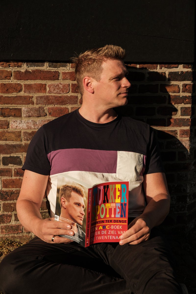MartinTerDenge's tweet image. Ny book, nyen profilfoto. #Tukkerspotten
Hyr kün y em bestellen (et book dan, ja).👇👇👇
afdh.nl/boeken/tukkers…