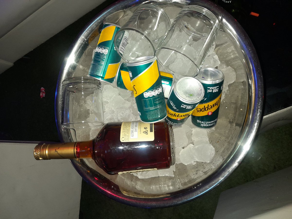 Katangolo_V6's tweet photo. 5 more days to go then it's weekend again choss 🥳, ons moet lewe net small small altyd ✊ https://t.co/iJfxxbYZpF