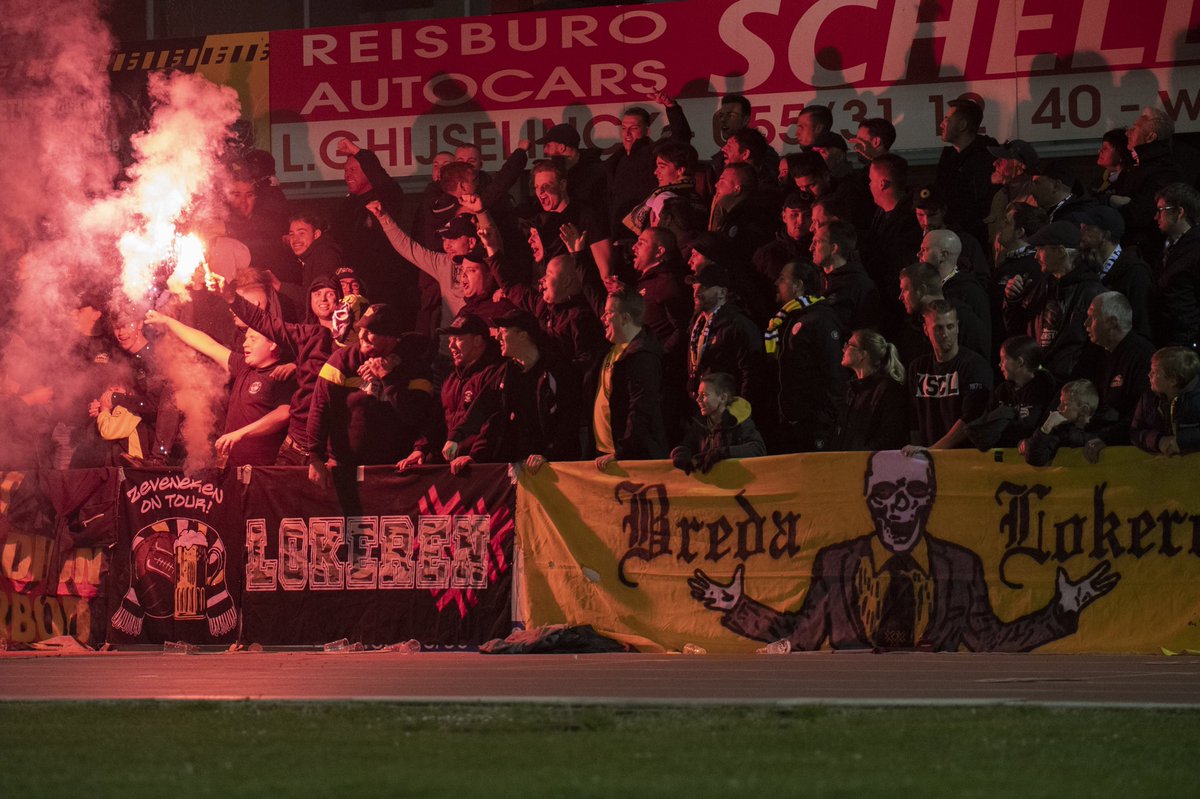 ATCS_Lokeren's tweet photo. Lokeren &amp; Breda 🔥💛
 @fr0nt76 #OudenaardeAway https://t.co/8h1E02asu5