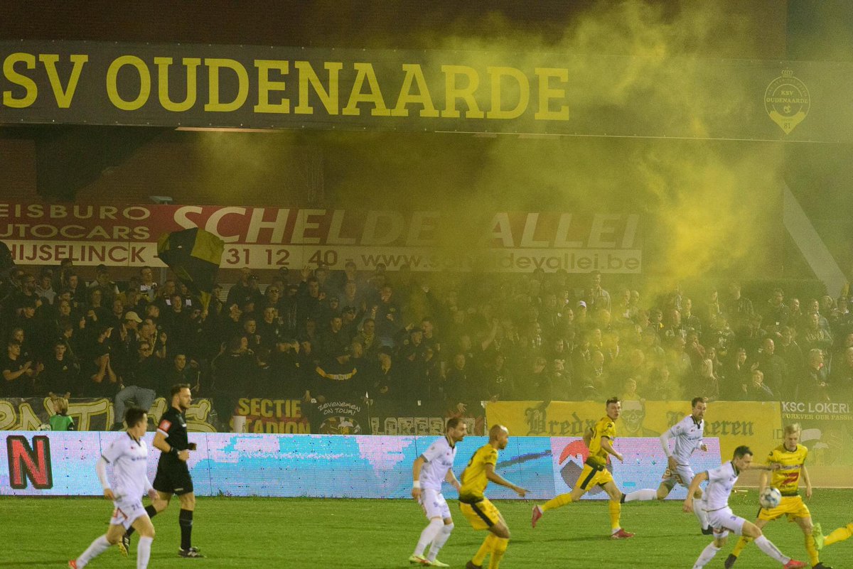 ATCS_Lokeren's tweet photo. Lokeren &amp; Breda 🔥💛
 @fr0nt76 #OudenaardeAway https://t.co/8h1E02asu5