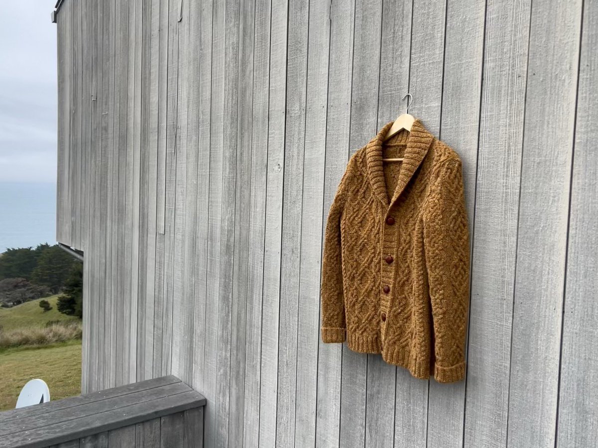 HarmeetKDhillon's tweet photo. A bit overcast today and about to rain on the coast, but I put the final stitch onto this sweater for Dad, and itโs ready to gift! It will be cosy year round! #hygge #knittingtwitter #knittwit #MadeinAmerica #MadeWithLove https://t.co/0MsOzdeuAs
