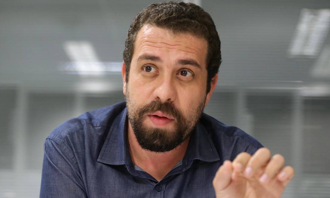BlogdoNoblat's tweet photo. “Então o miliciano que gasta todo mês milhões de dinheiro público pra fazer campanha de jet ski e passeata de moto quer censurar artistas que declararem apoio a Lula? É covarde demais!”, (Guilherme Boulos, candidato do PSOL a deputado federal por SP) https://t.co/qjkmS3CwtY