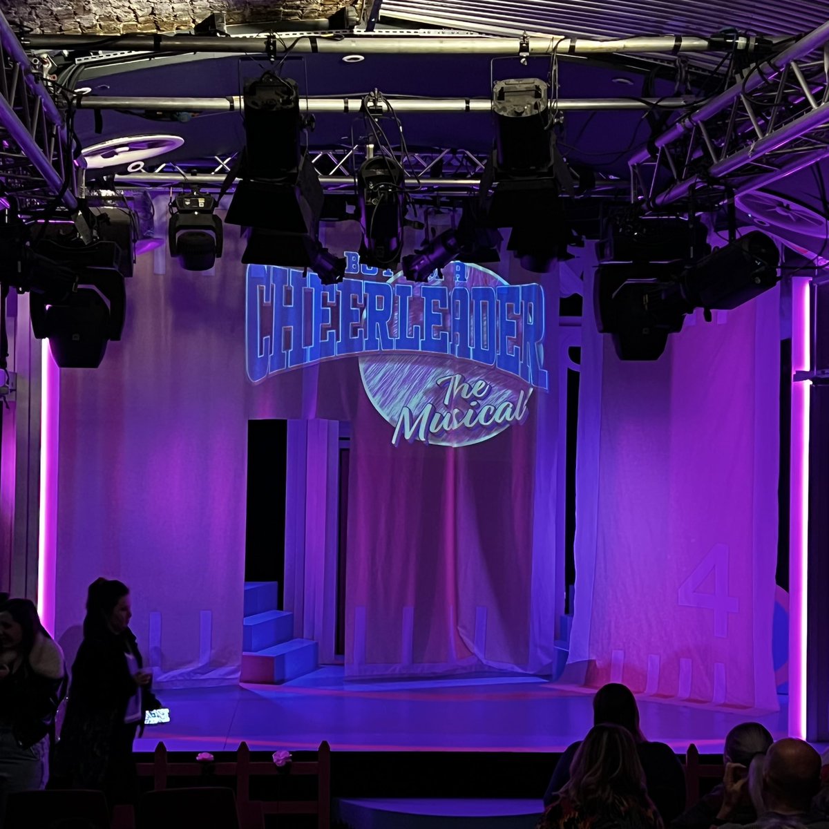 TRANSFER👏🏾THIS👏🏾SHOW👏🏾AND👏🏾GIVE👏🏾US👏🏾A👏🏾CAST👏🏾RECORDING🌈🌈🌈

But I’m a Cheerleader was BEYOND EXCELLENT! Despite its core subjects being a sensitive one, it was a beautiful love note to being queer! I was BLOWN AWAY!!! The cast are INSANE! So much gay!!!! 

⭐️⭐️⭐️⭐️⭐️