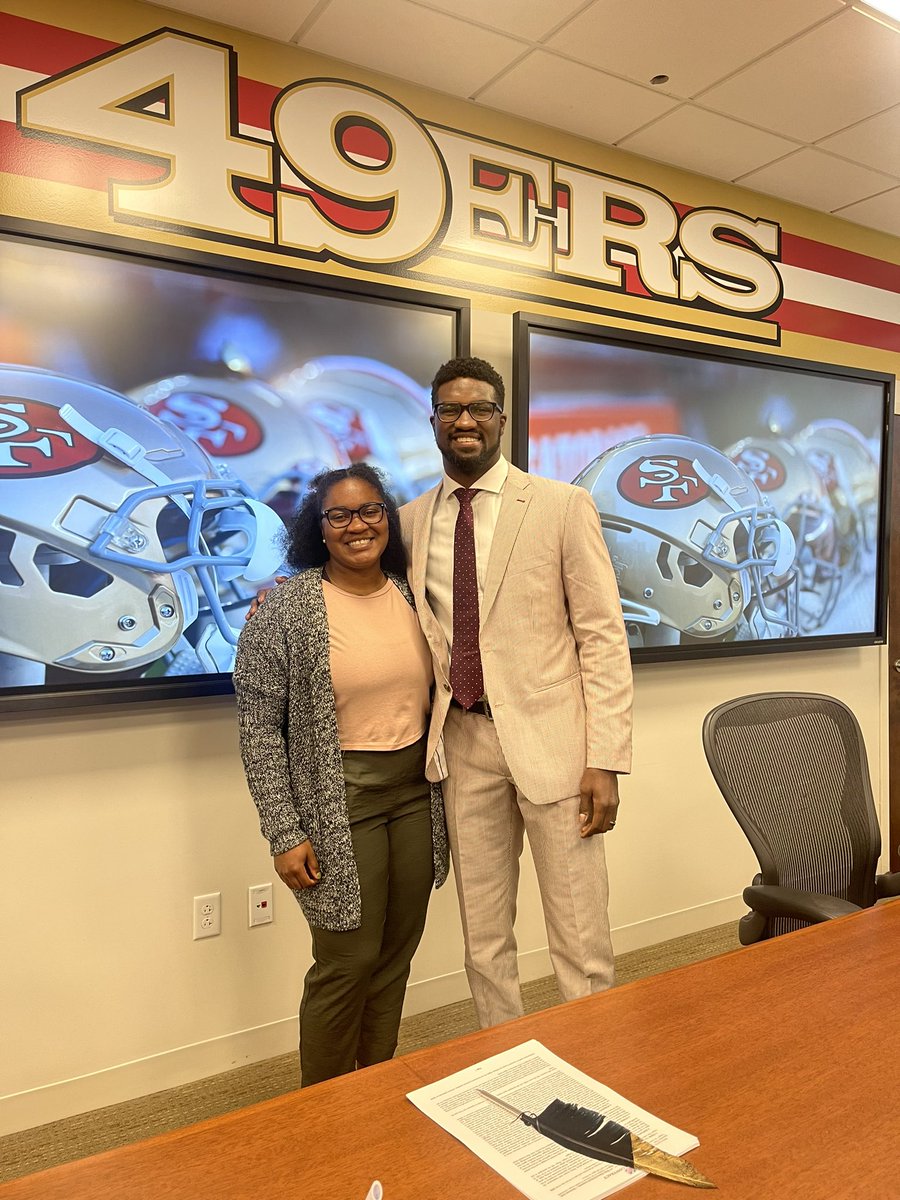 BangTimeBurks's tweet photo. Happy Birthday to my extremely cool and smart sis @_whitneyalexis ! March babies do it better 🙌🏾❤️ https://t.co/u7D5w41SCv