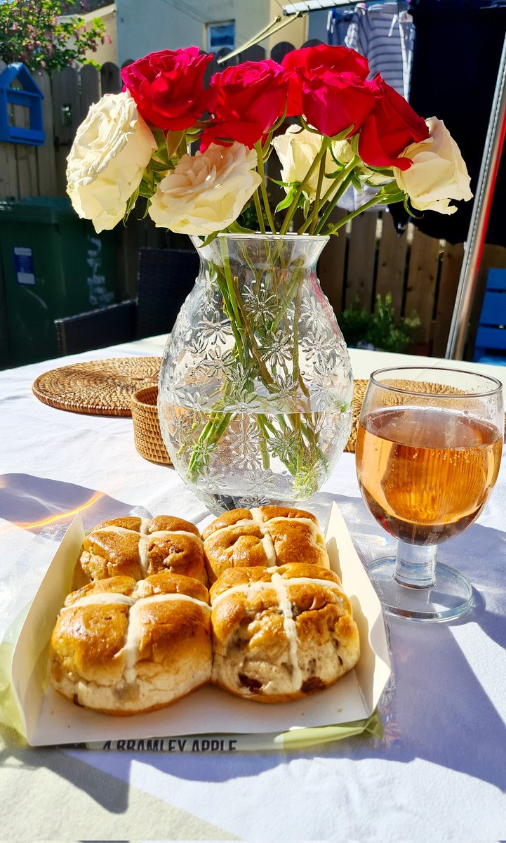 faye_watterson's tweet photo. #MothersDay #18thWeddingAnniversary #IOM
M&amp;S Vase was an engagement present, M&amp;S tablecloth &amp; placemats were a wedding present, M&amp;S Rose &amp; Hot Cross buns purchased today...
This just isn't any Mother's Day &amp; Wedding Anniversary.... this is an M&amp;S one @marksandspencer https://t.co/i7mpOPupJQ