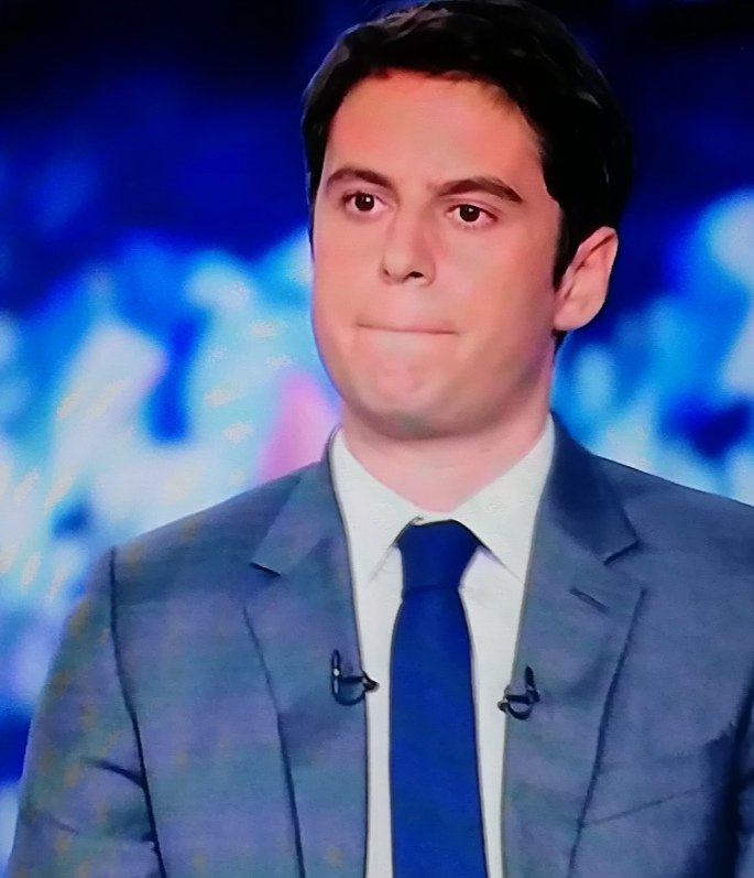 COSTESLionelEr's tweet photo. @GabrielAttal : @MLP_officiel est prise à son propre jeu en promettant tout à tout le monde ! @EmmanuelMacron dit les choses et fais ce qu'il dit ! C'est ce qui le différencie des autres candidats ! @TF1 https://t.co/7XIpE0B5pC