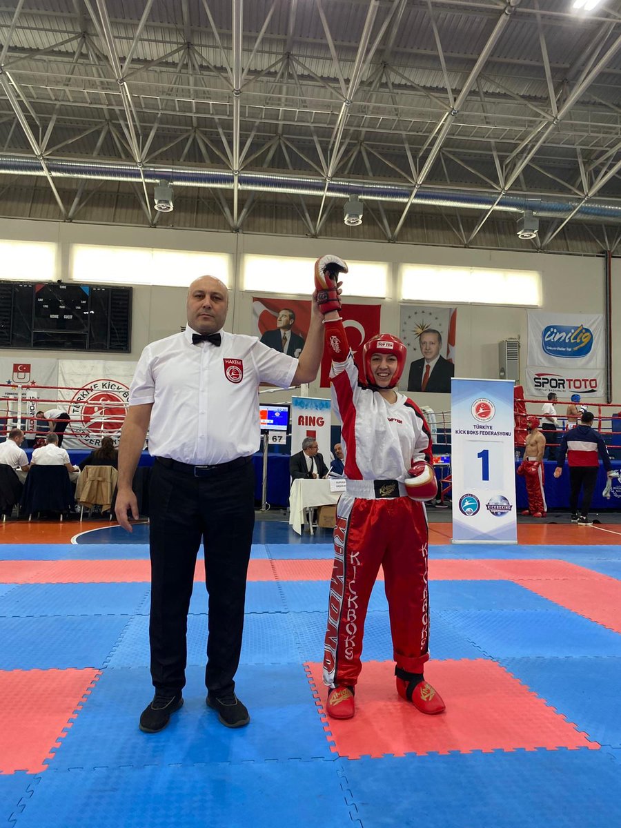 ybuankara's tweet photo. Rektörümüz Prof. Dr. İbrahim Aydınlı, Türkiye Üniversite Sporları Federasyonu Turnuvalarında Kick Boks’ta şampiyon olan Elif Berre Özdoğan ile 1. Lige yükselmeye hak kazanan AYBÜ Badminton Takımımızı makamında ağırlayarak tebrik etti.

@profdriaydinli @aybusporblmleri https://t.co/UKNRh4WX1B