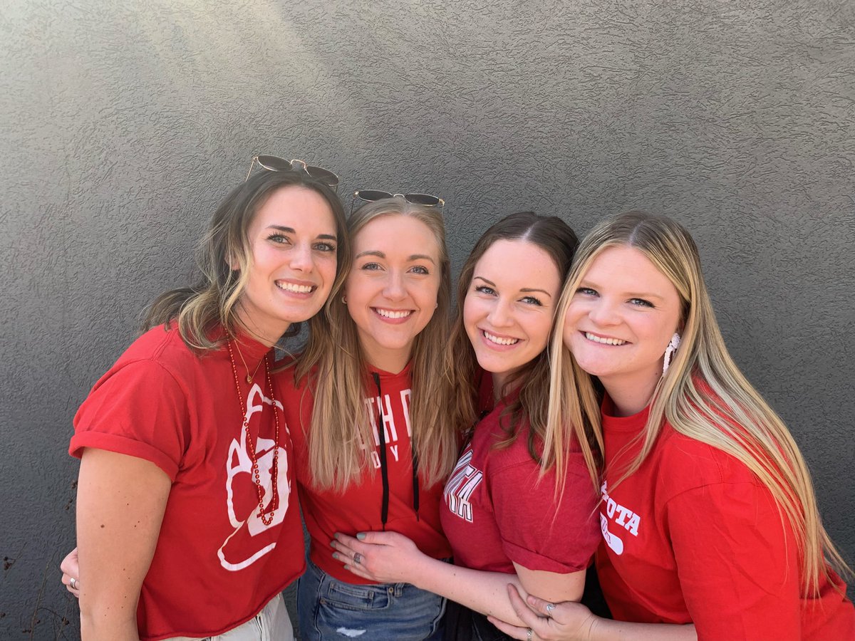 HaileyLynn17's tweet photo. Words can describe how proud we are of our Yotes. Thank you to the entire USD WBB team and Coaches on an amazing season and taking us on this ride with you❤️ https://t.co/SJsg0PXiot