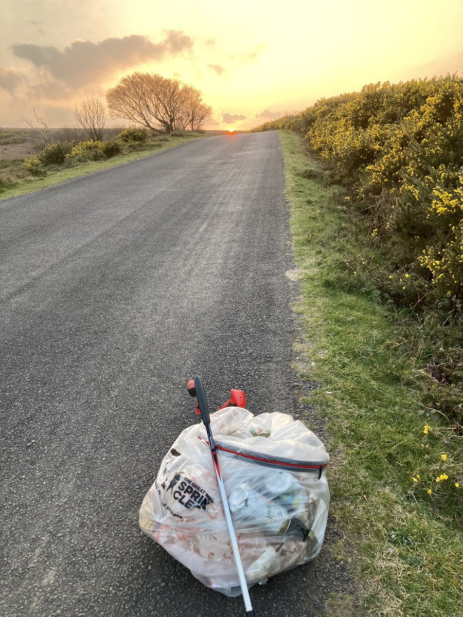 Started the weekend with a sunrise beach clean and ending it with a sunset litter pick on North Hill #exmoor #somerset #gbspringclean <a href="/KeepBritainTidy/">Keep Britain Tidy</a>