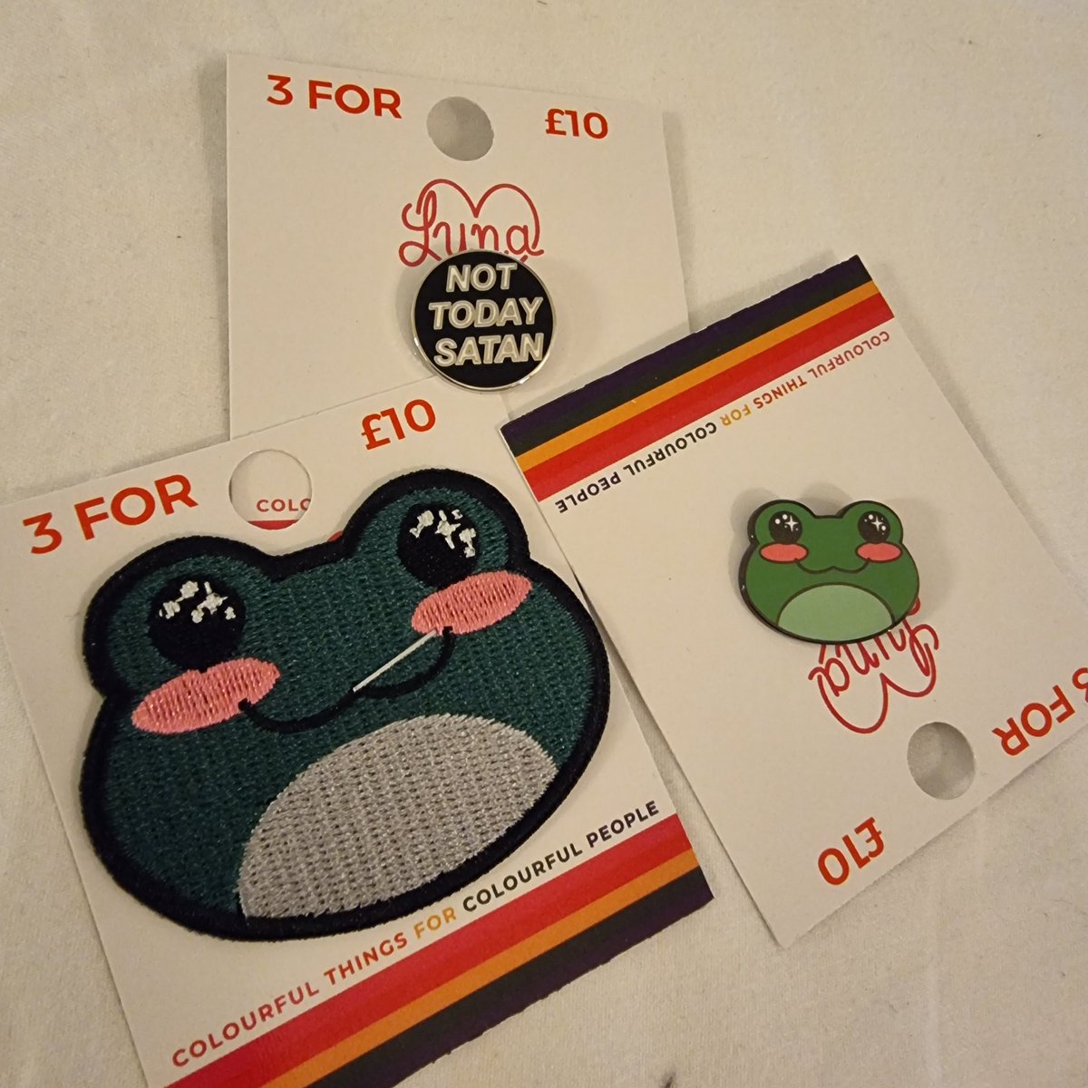 NoakseyV1's tweet photo. @luna_mcr_ - a shop for colourful people based in @Afflecksfox. Reminded me of when Camden was good ! Almost brought a hat but sadly my head was too massive but I did buy a froggo patch and pin... I struggled a lot due to the amount of choice !
#colourful #colourfulpeople #alts https://t.co/mkK6Fep2PS