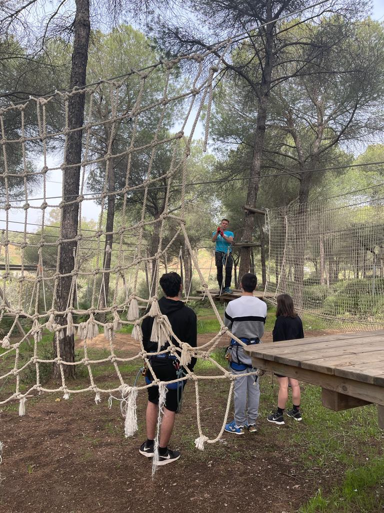aytoloradelrio's tweet photo. 📸 Imágenes de las actividades de #multiaventuras y #airsoft, hoy domingo que se incluyen en las 'Jornadas Juveniles en la Matallana'. El concejal-delegado de Juventud,@Iribarnegaray93, ha estado presente en el desarrollo de estas actividades #LdResJuventud https://t.co/Rv1WOrbnfy