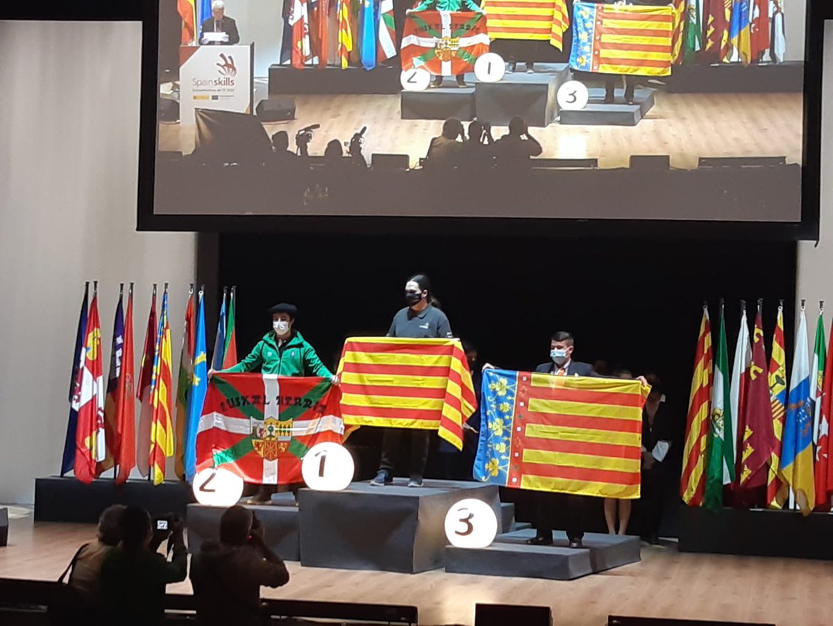 GVAeducacio's tweet image. Acabem els #SpainSkills 2022 amb 3 medalles! Dos ors en Floristeria i Robòtica i un bronze en Electrònica. 👏👏👏