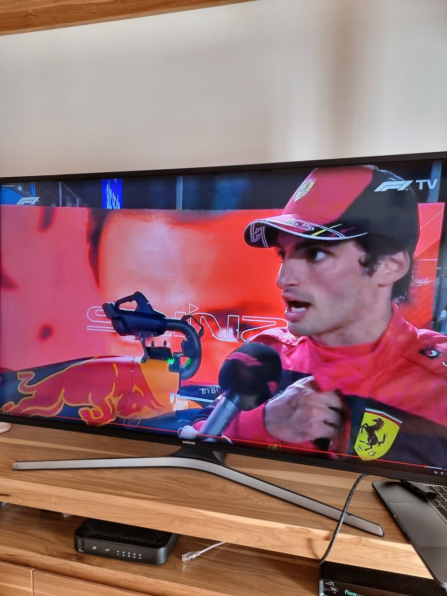 Tatinmagaldi's tweet photo. Oiga, @F1Tornello dice que no hubo nota por el 3er lugar... Estaba en un cumpleaños. Al igual de cuando mandan el team radio y habla pisando la comunicación de los pilotos... POR FAVOR, RESPETA LA CORTINA DE LA TRANSMISIÓN Y DEJA ESCUCHAR. Gracias https://t.co/eWPyKcCyPe