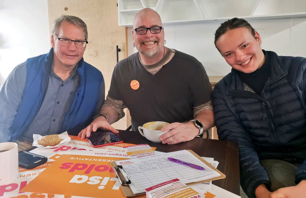 LisaForOregon's tweet photo. Ready to launch our Coffee and Canvass. Thanks to all my amazing volunteers and all the folks at Aurora Coffee PDX. Go team Lisa. #LisaForOregon https://t.co/B7DNKNdEV7