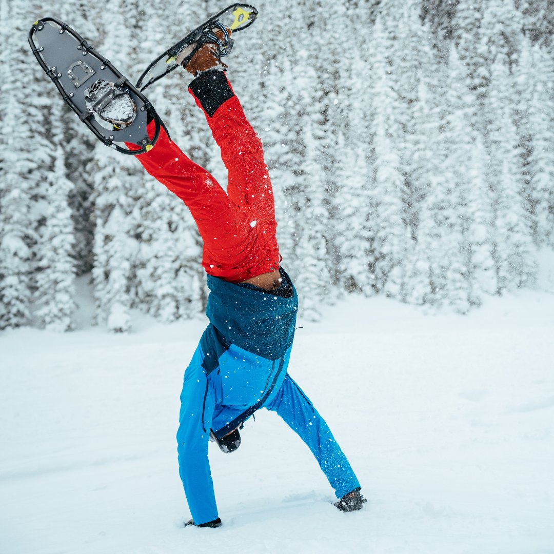 yukoncharlies's tweet photo. Show of hands: Who can do a handstand like this? ✋
#ExperienceWinter #Snowshoe #Snowshoeing #Handstand #Winter https://t.co/mzyUHmcs7J