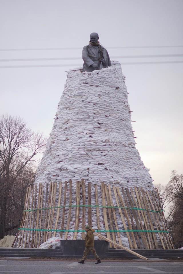 Ukrostap's tweet photo. Жодна зумисна мистецька акція не здатна бути настільки змістовною, як те, що ми нині робимо з необхідності. https://t.co/pd3Wl2YozR