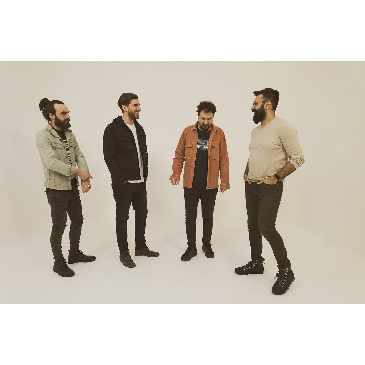Vbamusic's tweet photo. Mayıs ayı için güzel haberler yolda. Yeni şarkı, konser... Ve daha neler neler (🤥😆).

Haktan, Cihan ve Görkem, ekip mis 🙏🍀 https://t.co/tQhInyyoxo