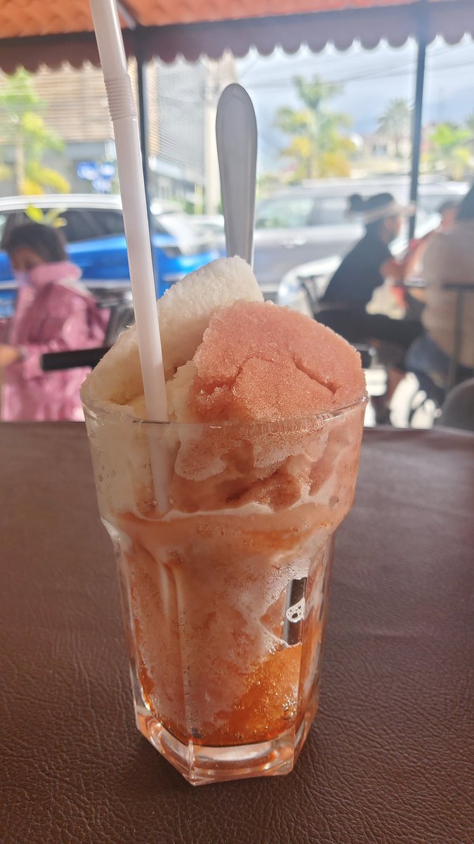 jeffglekin's tweet photo. Gracias por las recomendaciones Cochabamba - fui al punto de encuentro a comer #charque y #silpancho, y después helado de canela en heladería recoleta https://t.co/J8QVOxujJg