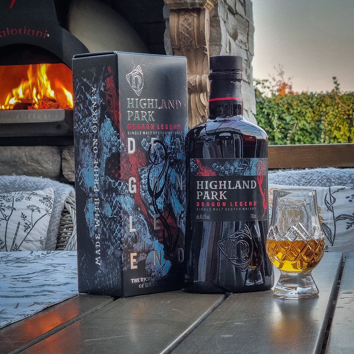 IrishVault's tweet photo. Highland Park Dragon Lgend. Subtly smokey, this is a great introduction to a smokey whisky. Sweet almost fruity tast with a beautiful smokey nose and finish. #highlandpark #highlandparkdistillery #highlandparkdragonlegend #scotchwhisky #singlemalt #singlemaltscotch https://t.co/G1Phaxn9Km