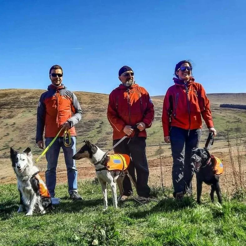 1/4 CONGRATULATIONS 🎊 👏 

This weekend in the Brecon Beacons saw a 3 day assessment each handler covering 5 areas.  We can now announce that Jenny Doe with SD Angus and Steve Garafalo and SD Rolf were successful alongside Rory MacDonald and SD Griff for SARDA South Wales.