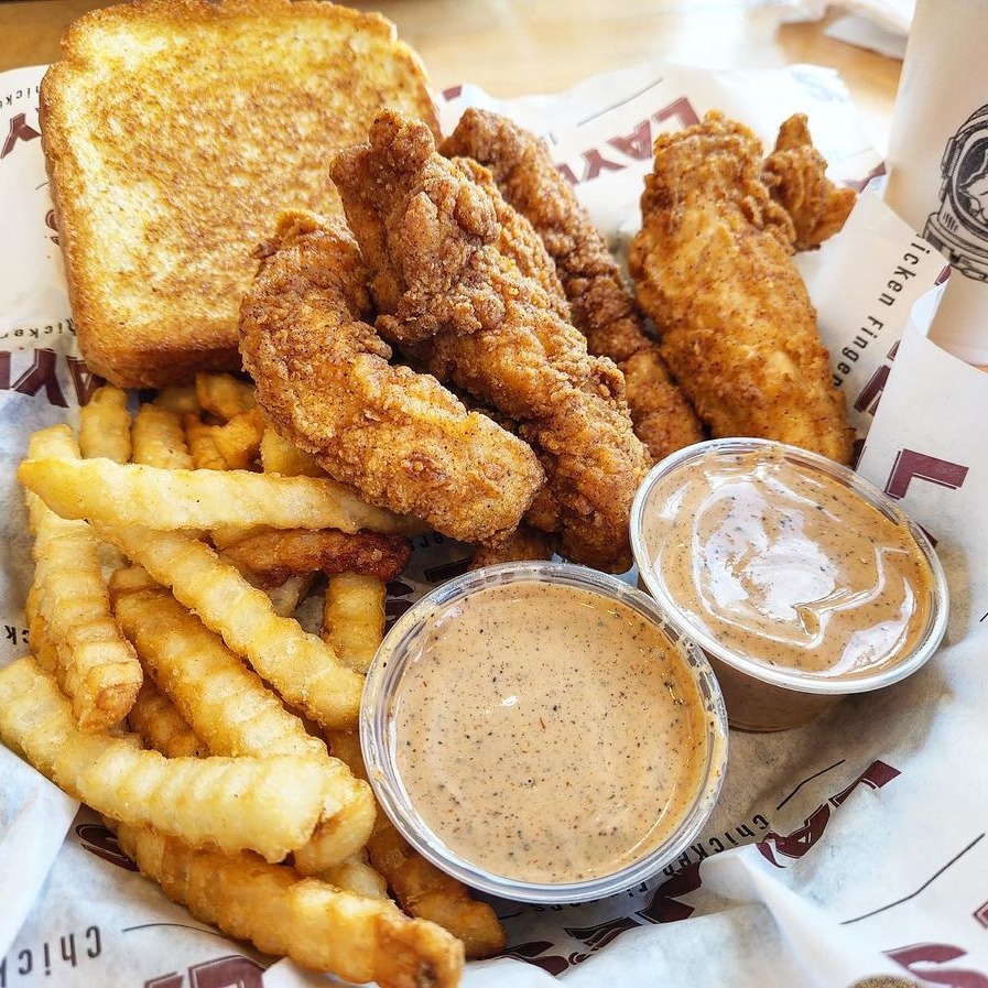 LaynesCF's tweet image. Are you team spicy 🌶️ or team original 👍? Comment your favorite.

Photo Credit: @houstongrubtime