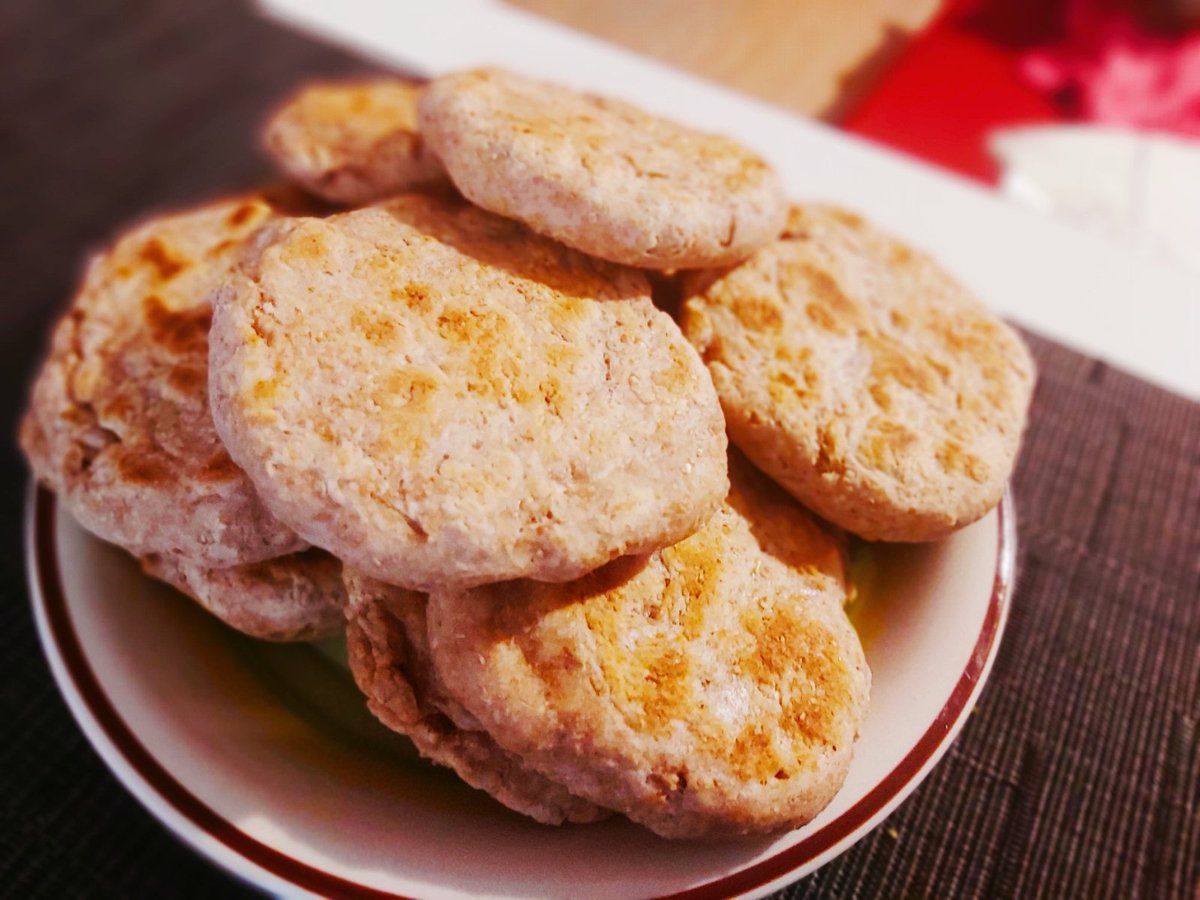 Focaccine allo yogurt greco
Yogurt greco bianco senza zucchero, acqua, lievito istantaneo per salati, sale, olio evo, farina integrale.
#mangiaresano #mangiarebene #mangiarecongusto #light #cibosanoebuono